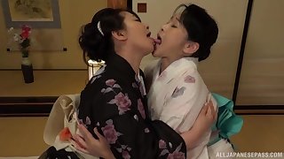 Japanese matures in seductive inverted at home
